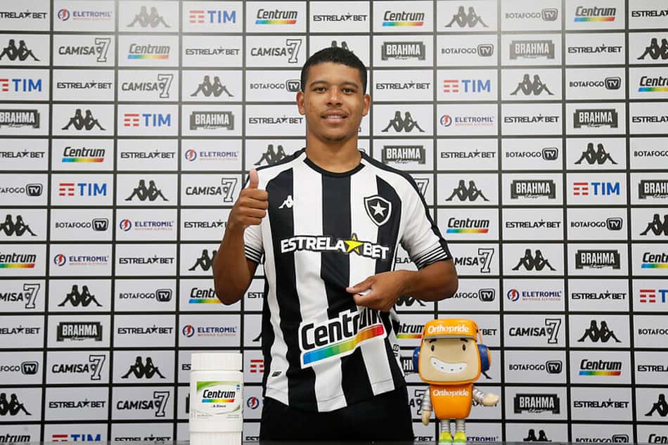 Primeiro reforço, Vinícius Lopes comemora oportunidade no Botafogo e diz: 'Feliz e motivado'