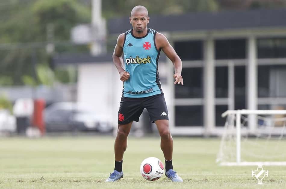 Edimar diz que Vasco 'se precipitou em algumas jogadas' e elogia apoio da torcida: 'Tem sido fundamental'