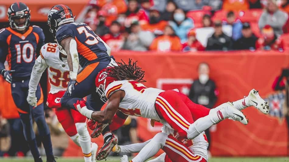 Chiefs vencem, aumentam série invicta contra os Broncos e agora 'secam' Titans por seed 1