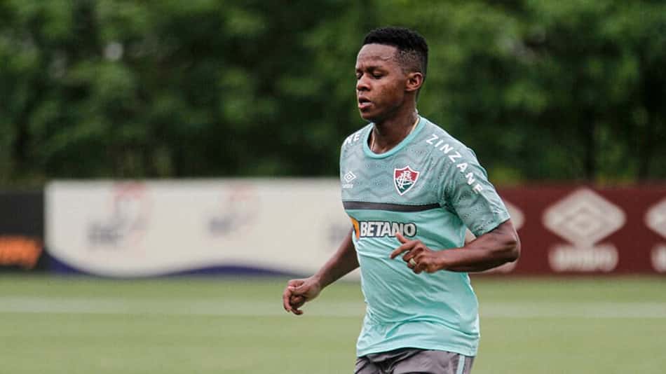 Ex-Flu, Galo e Timão, Cazares alinha contrato com gigante sul-americano