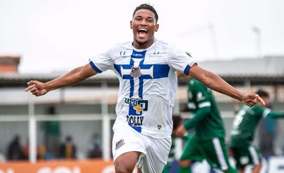 Jota celebra gol e vaga antecipada do Água Santa na Copinha: 'Seguir evoluindo'