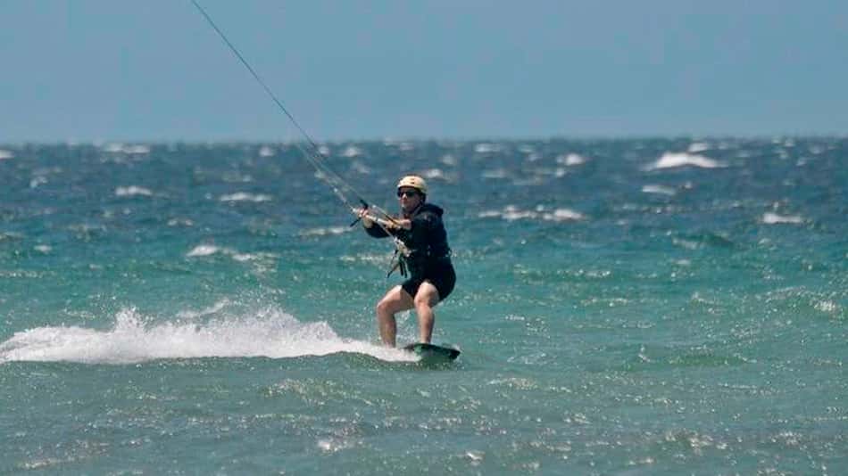Kitesurf é a pedida deste verão, aponta o influenciador João Pedro Alves