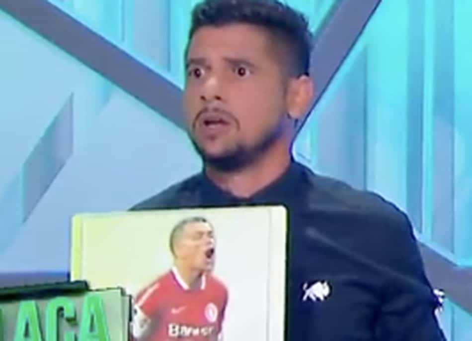 Para Cicinho, D'Alessandro foi pior contratação da pré-temporada: 'Faz um jogo festivo'