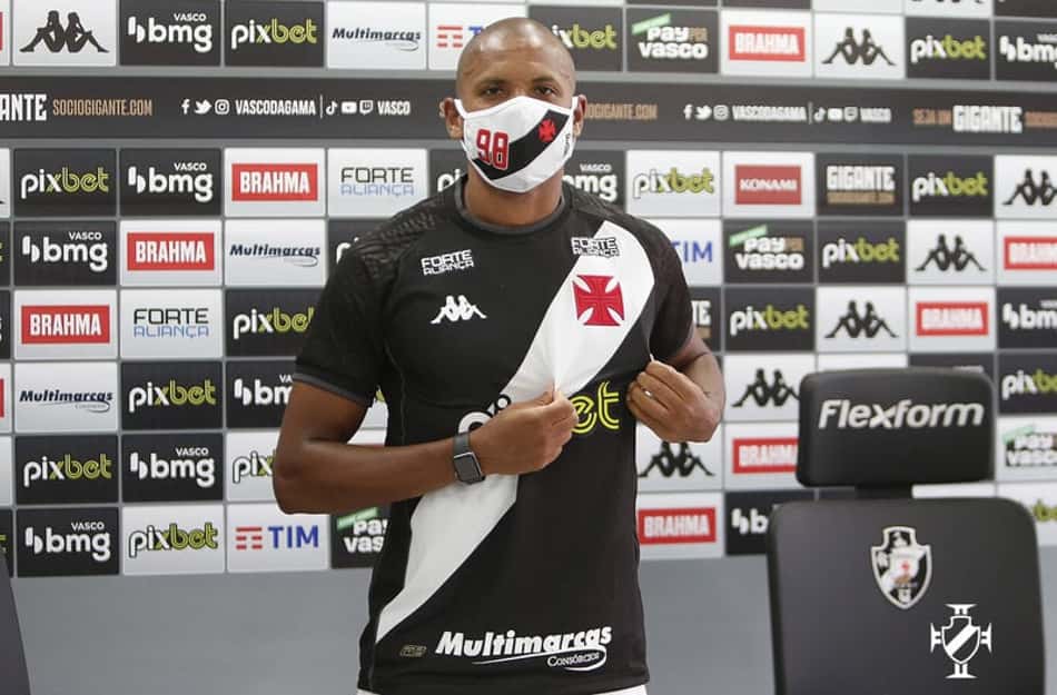 Apresentado no Vasco, Edimar elogia Riquelme como 'talento nato' e destaca: 'Vamos fazer um grande ano'