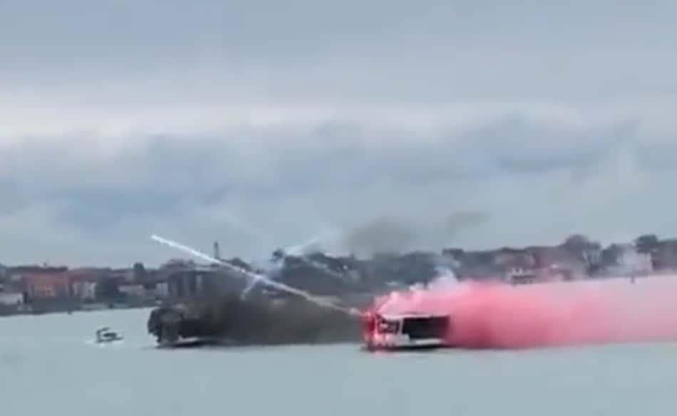 Torcidas organizadas de Milan e Venezia travam 'batalha naval'; Assista