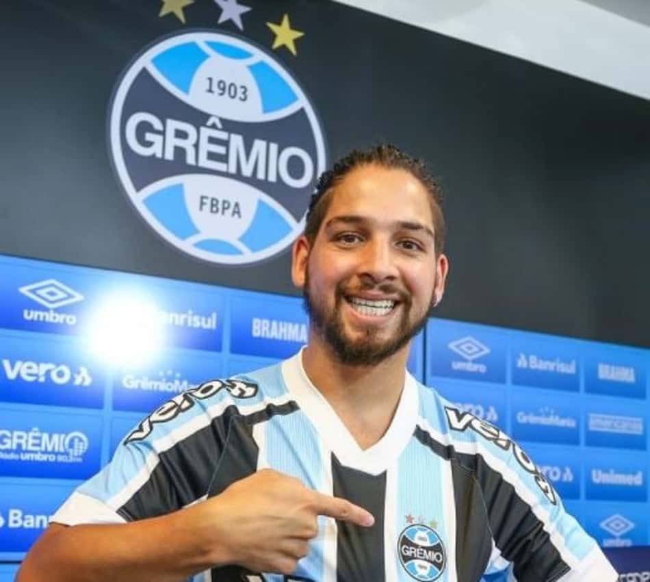 Benítez sente lesão no treino e pode desfalcar o Grêmio contra o Novorizontino