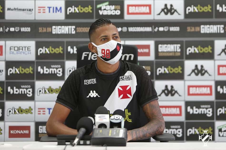 Provável novo titular do Vasco, Weverton se garante: 'Tenho total confiança no meu trabalho'