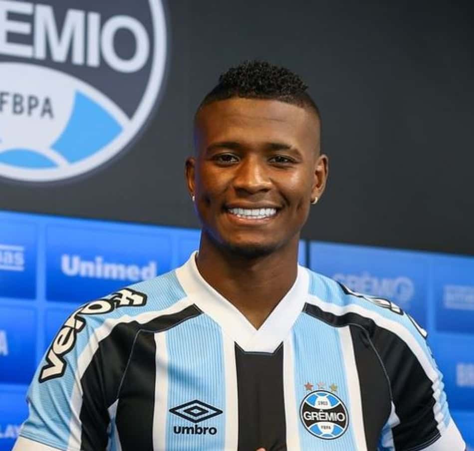 Orejuela volta ao Grêmio e mostra discurso forte na apresentação