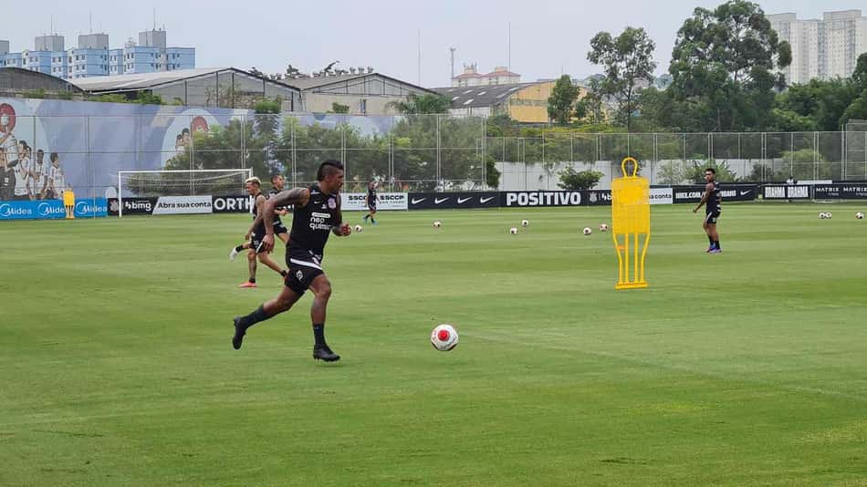 Em véspera de jogo-treino, elenco do Corinthians faz trabalho por setores