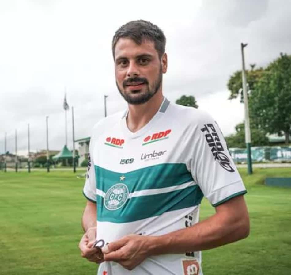 Coritiba apresenta zagueiro Guillermo de los Santos