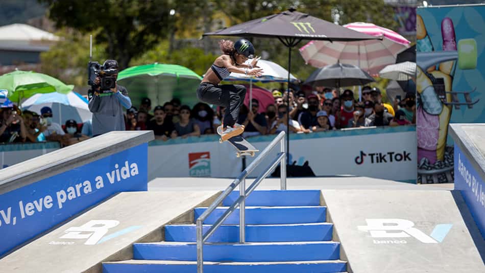 Rayssa Leal consegue manobra perfeita e é campeã feminina do STU Skate Street