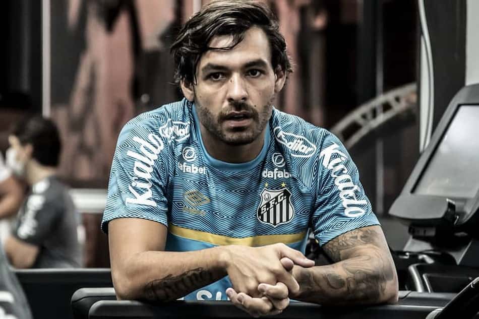 Santos rescinde o contrato com o meia-atacante Ricardo Goulart