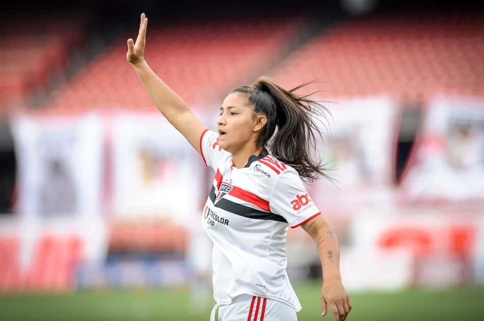 Meia-atacante Micaelly renova contrato com o São Paulo para 2022