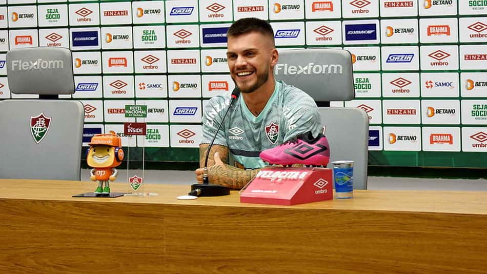 Nathan explica escolha pelo Fluminense, elogia Abel Braga e fala em títulos: 'Dedicação e ambição'