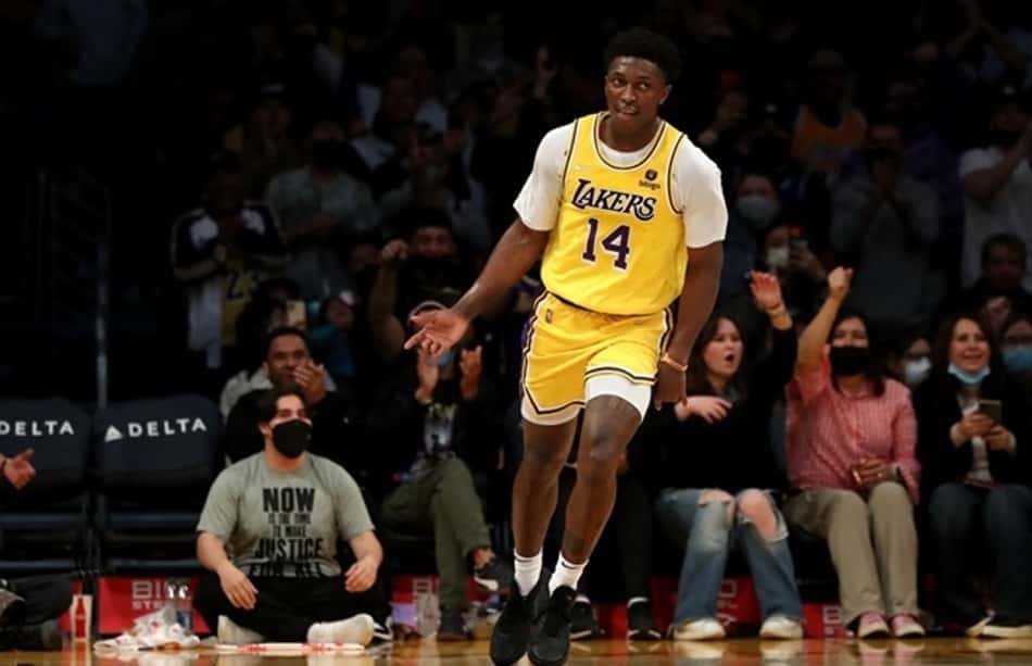 Stanley Johnson assina por dois anos com o Lakers
