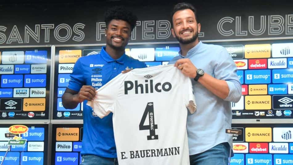 Eduardo Bauermann é apresentado com a 4 e ressalta peso da camisa do Santos