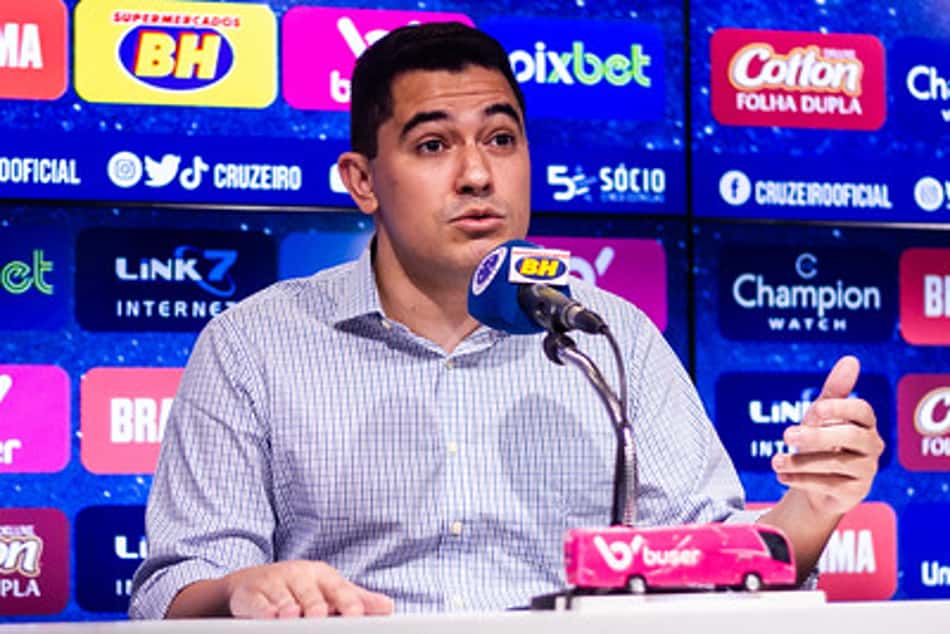 Pedro Martins garante que solucionar o transfer ban é uma prioridade no Cruzeiro