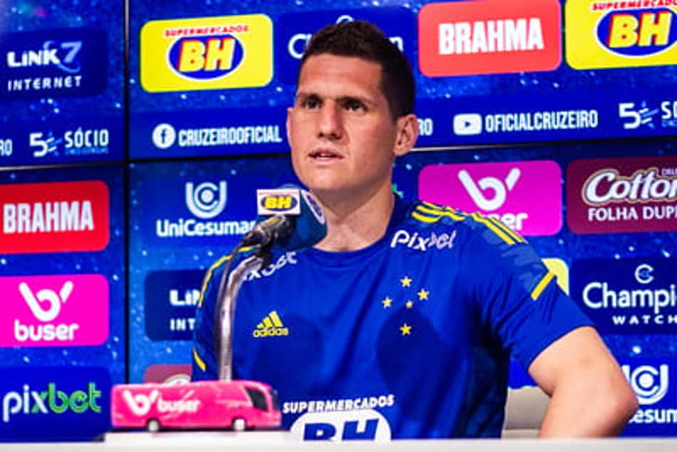 Com seis jogos seguidos sem tomar gol, Rafael Cabral supera marca de Fábio e iguala Dida