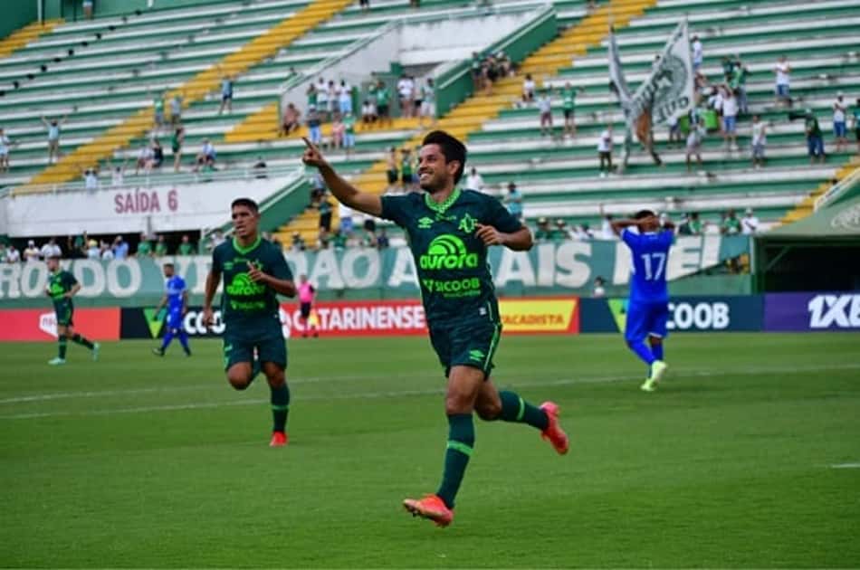 Em partida movimentada, Chapecoense estreia com vitória sobre o Barra no Catarinense