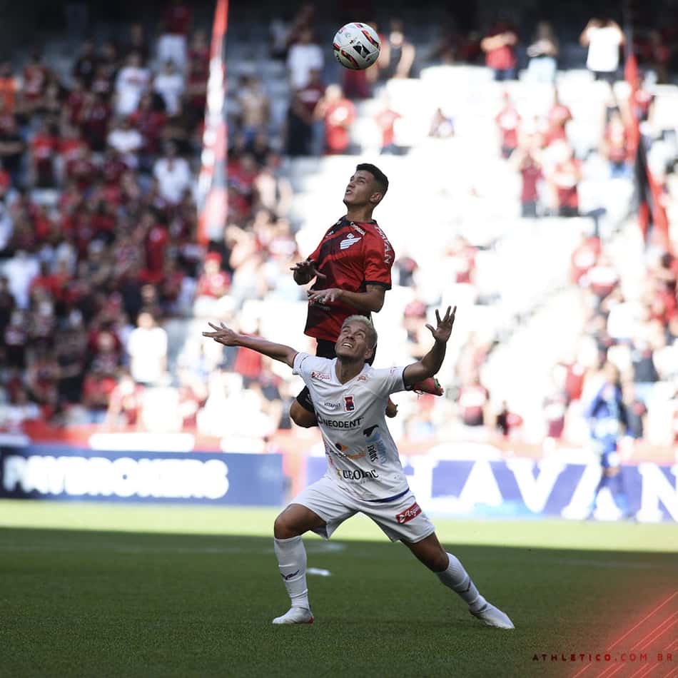 Com gol no fim do jogo, Athletico vence o Paraná e começa o Campeonato Paranaense com o pé direito