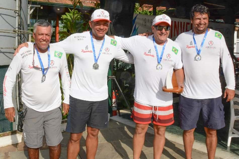 Barco tetracampeão mundial, Bruschetta leva título da Regata do Inverso, em Ubatuba (SP)