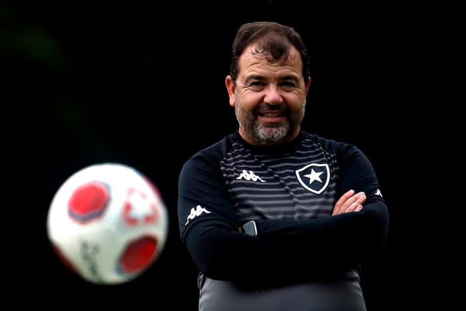 Ceará estuda a volta do técnico Enderson Moreira