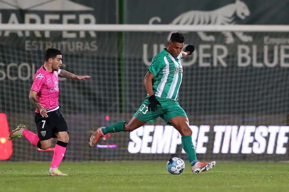 Titular do Rio Ave, Aderllan quer crescimento da equipe na época