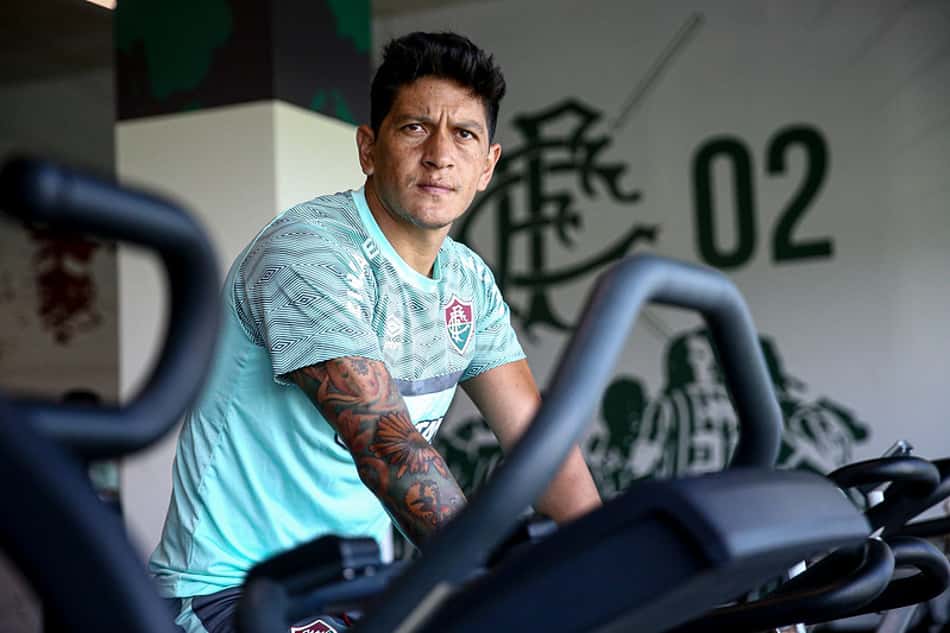 Cano explica escolha por Fluminense, diz não se incomodar com a reserva e garante: 'Se for jogar, farei com alma'