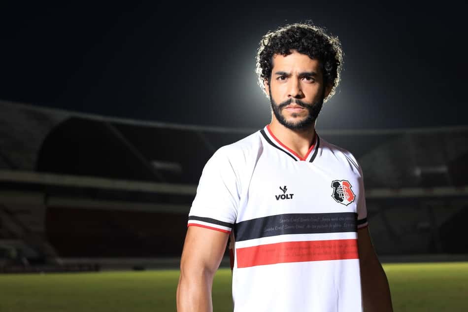 Santa Cruz lança nova camisa 2 para a temporada com trechos do hino