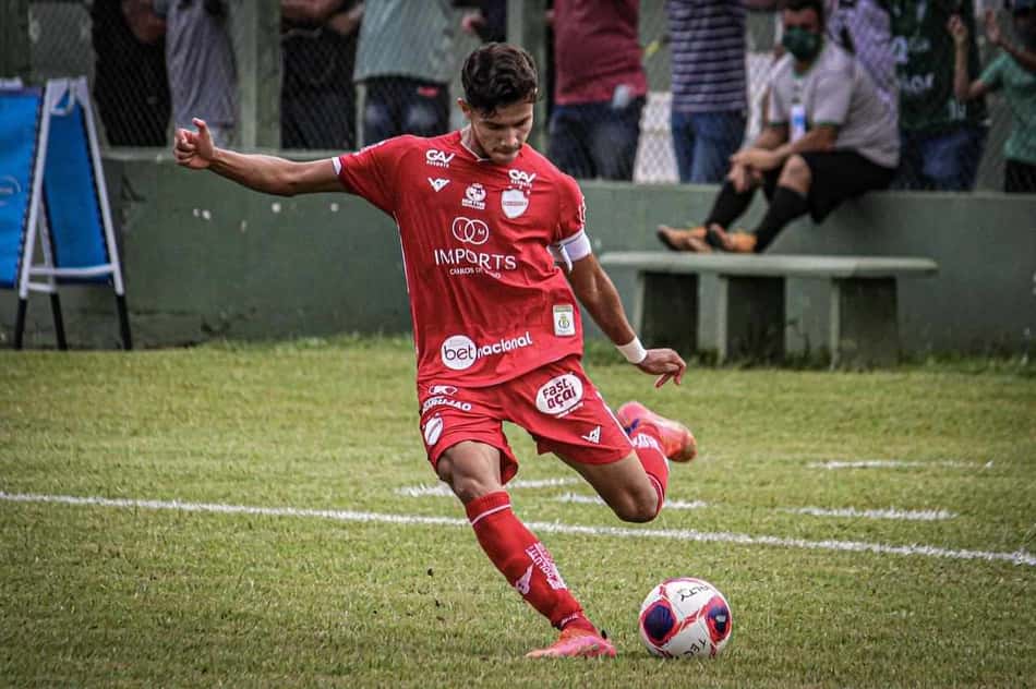 Gustavinho vive expectativa de estreia no profissional pelo Vila Nova