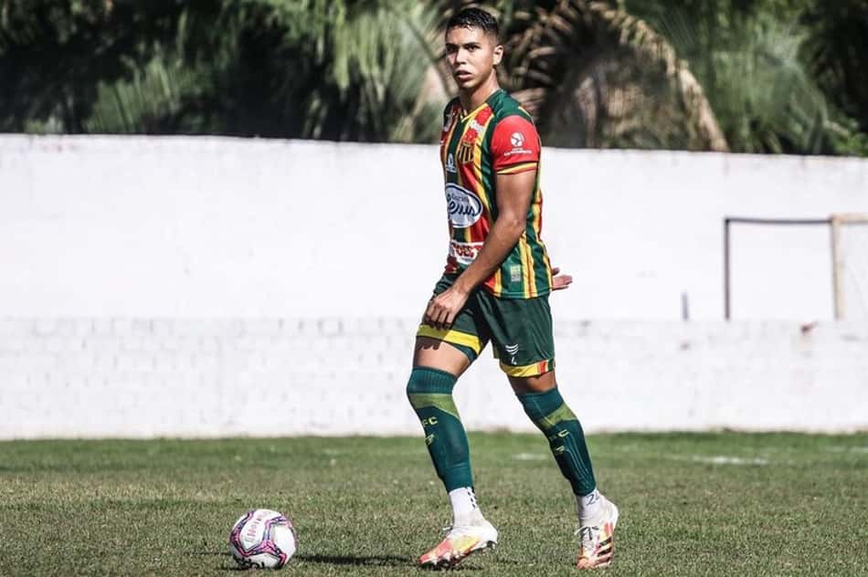 Zagueiro faz estreia pelo Sampaio Corrêa e projeta duelo contra o Altos-PI pela Copa do Nordeste