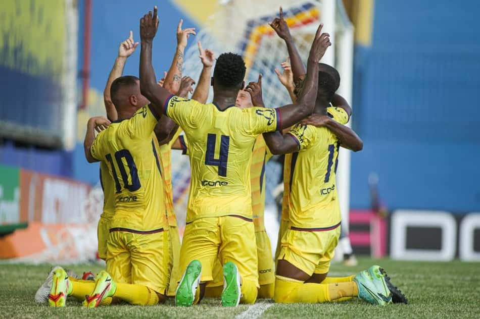 Felipe Dias marca de cabeça, e Madureira vence o Resende na estreia pelo Campeonato Carioca