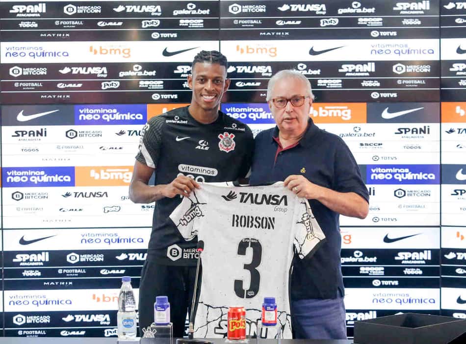 Corinthians apoia Robson Bambu após arquivamento de suposto caso de estupro: 'Seguimos juntos e fortes'