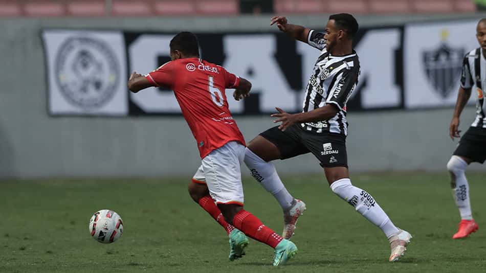 Mohamed vê pouco de suas ideias no estilo de jogo da equipe e avisa: 'Não pretendo fazer grandes mudanças'