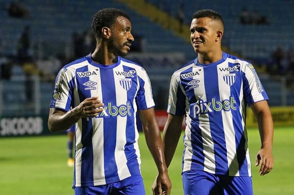Atacante Muriqui celebra retorno ao futebol brasileiro após mais de uma década