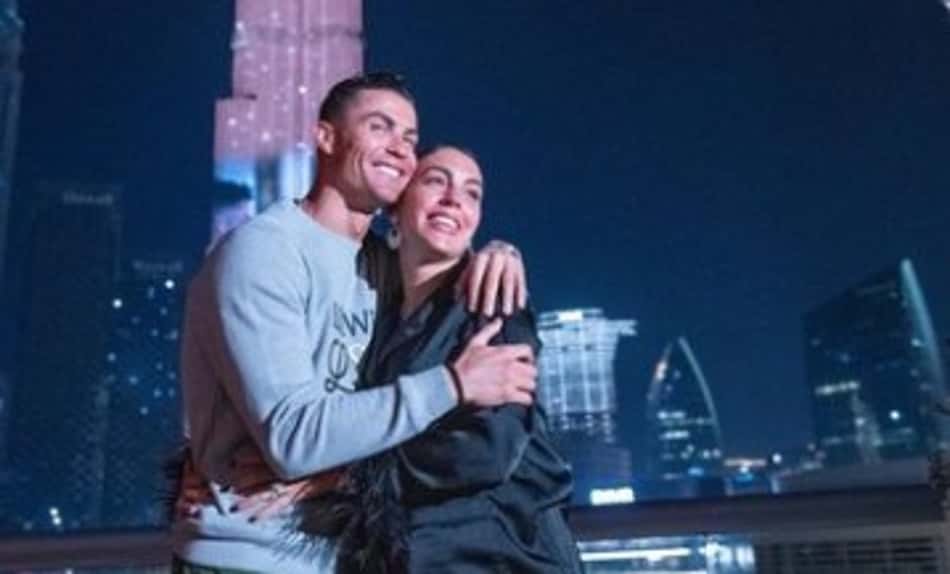 Família aumentando! Georgina presenteia Cristiano Ronaldo com carrão de sete lugares; assista
