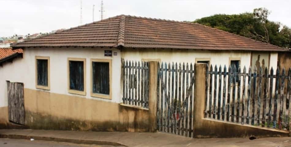 Casa onde Pelé nasceu é museu e foi visitada em 2012 pelo Rei do Futebol