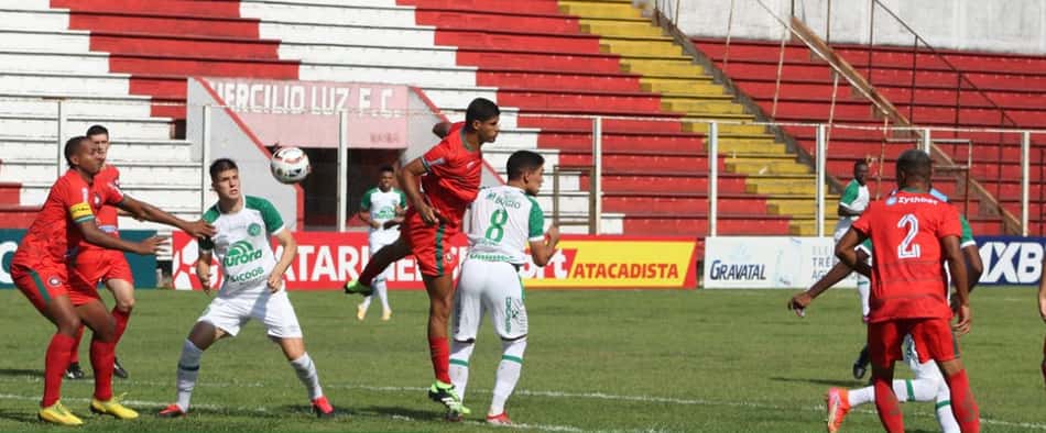 Próspera quebra invencibilidade da Chape e sai da lanterna no Catarinense
