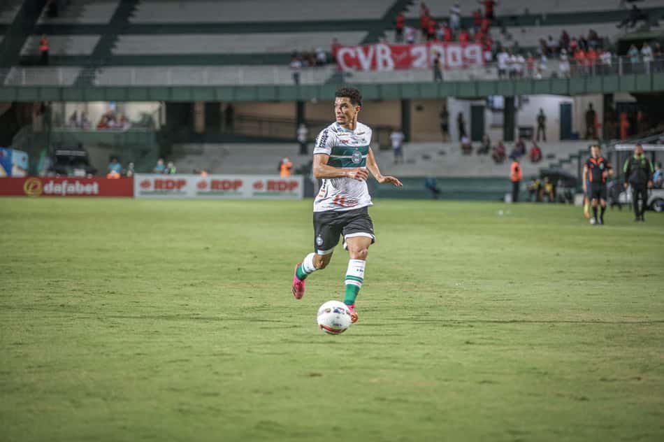 Coritiba vence Rio Branco e fica na vice-liderança do Paranaense
