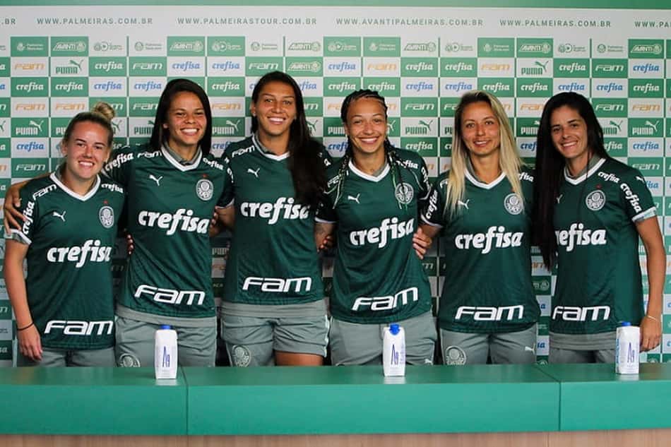 Palmeiras apresenta 'pacotão' de reforços do time feminino para 2022