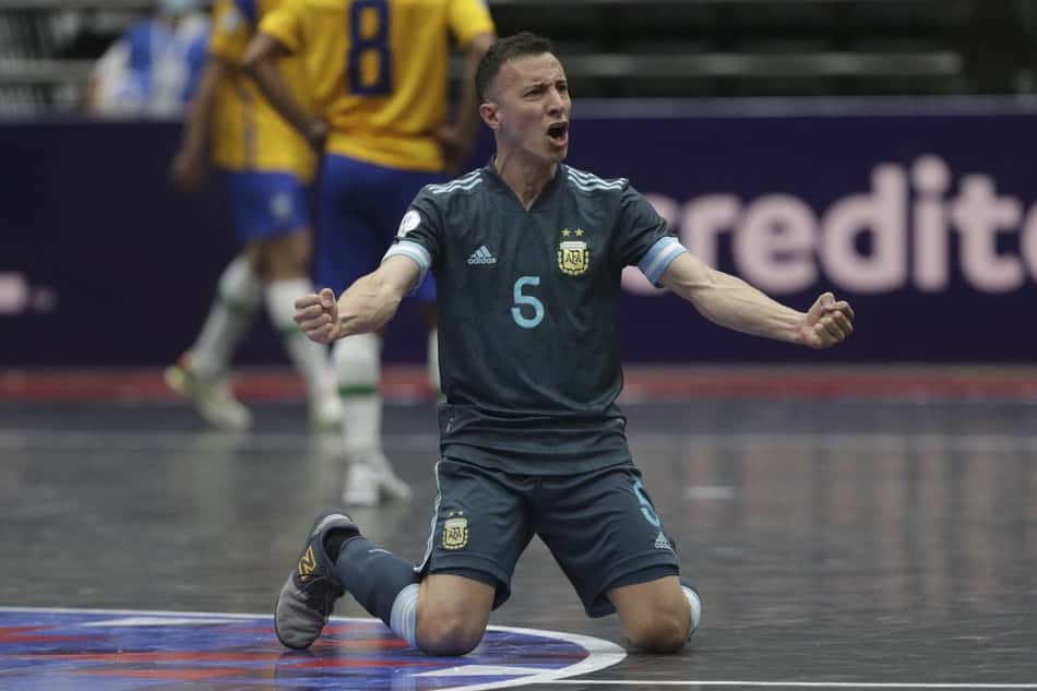 Brasil perde para a Argentina na semifinal e vai disputar o terceiro lugar da Copa América de futsal