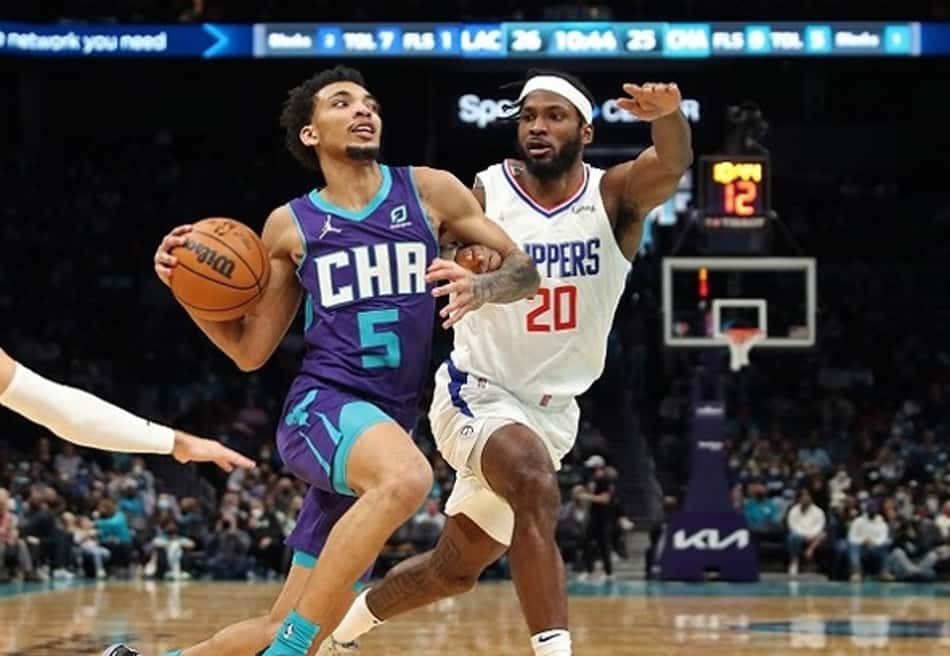 James Bouknight gera discussão com Borrego na derrota do Hornets