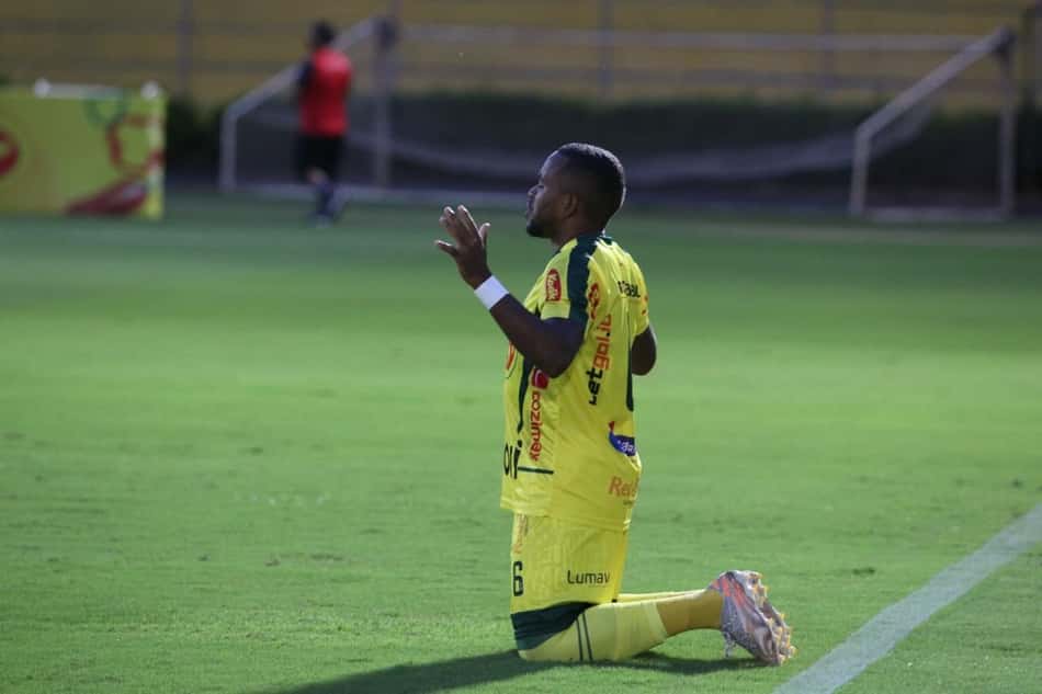 Pará, do Mirassol, comemora vitória e assistência diante do Guarani: 'Soubemos jogar com inteligência'