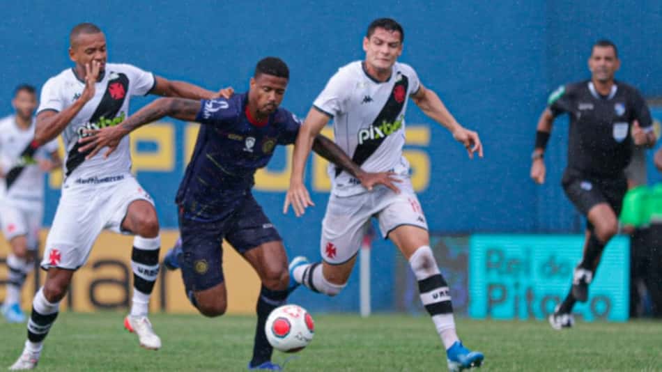 Com Andrey na Seleção sub-20, Vasco tem 'carrasco' em disputa por vaga no meio-campo