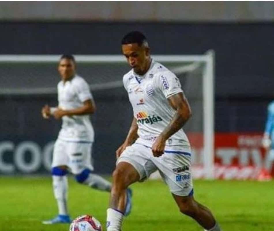 Titular do CSA, Giva Santos comemora sequência positiva da equipe na temporada