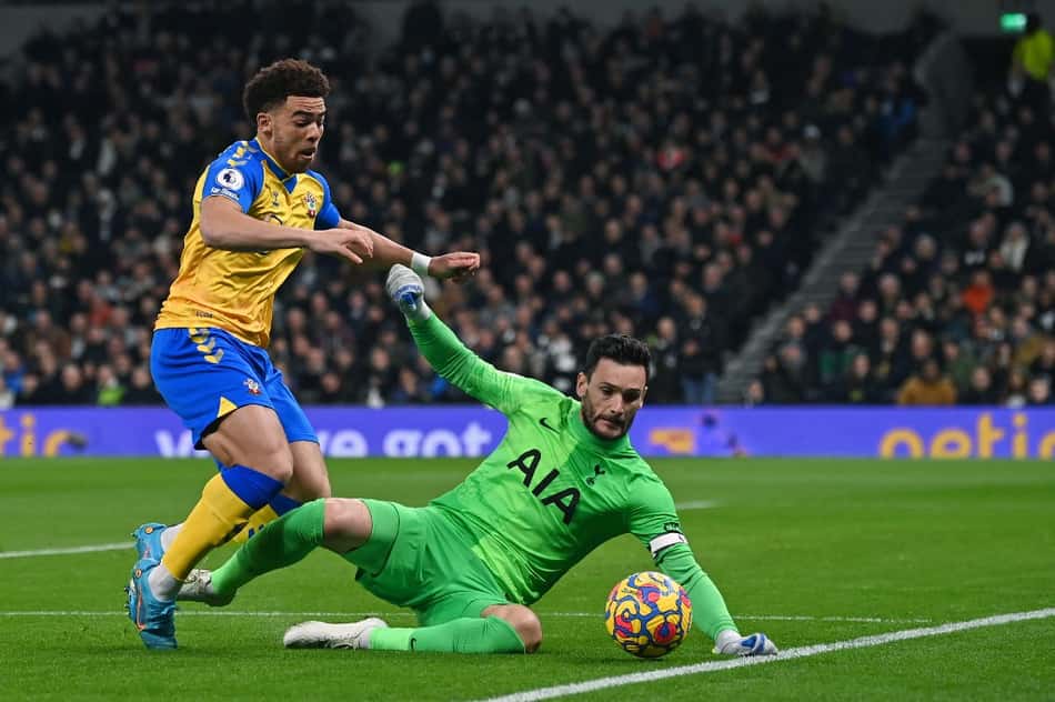 Em jogo eletrizante, Southampton vence o Tottenham com virada incrível pela Premier League