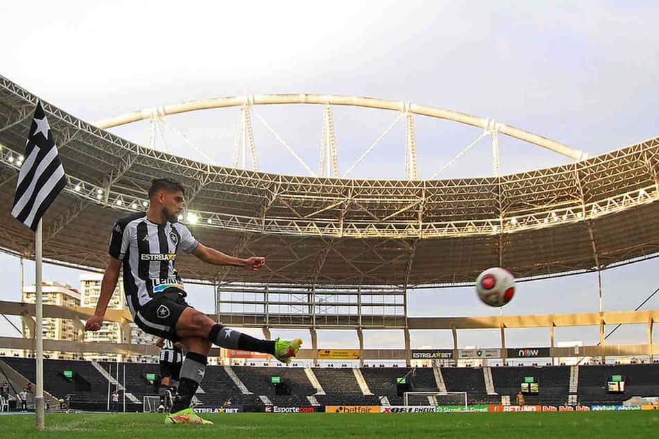 Bola parada de Daniel Borges vira arma do Botafogo em 2022