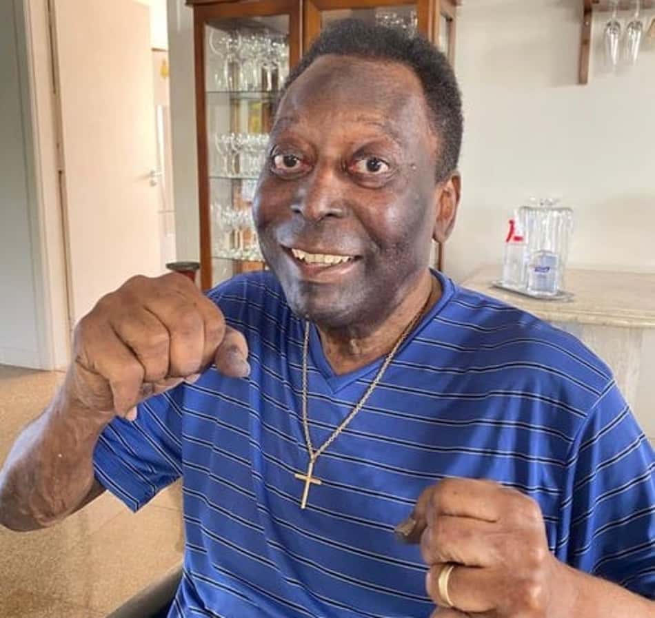 Pelé é internado em hospital de São Paulo