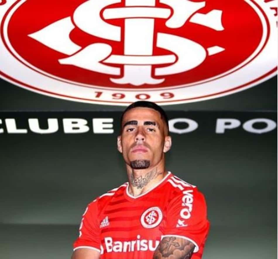 Internacional oficializa a chegada do volante Gabriel