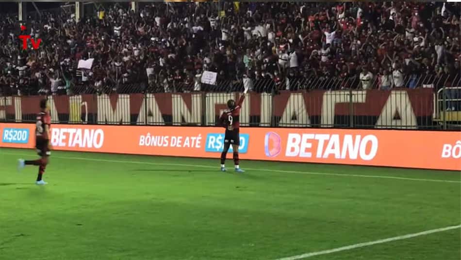 Ao marcar contra o Audax, Gabigol comemora com gesto antirracista; assista!